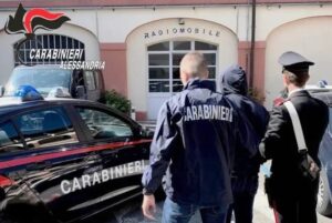 Casale, accoltella il vicino per futili motivi: arrestato 41enne