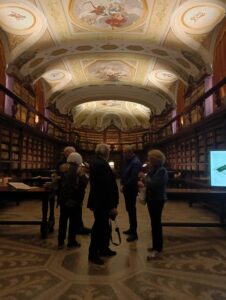 Emilio Isgrò chiude la mostra alla Biblioteca del Seminario