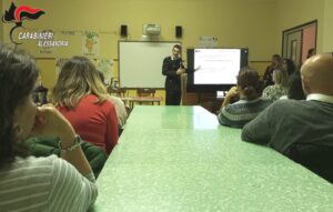 Carabinieri, genitori e scuola uniti contro truffe e rischi digitali