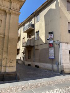 ZTL “Area Duomo”, attivato il nuovo varco elettronico in via Sant’Evasio