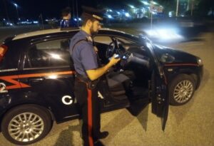 Casale: dà fuoco all’auto del nuovo compagno della ex