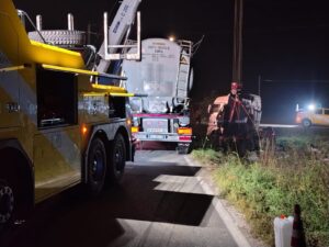 Autocisterna si ribalta alle porte di Terranova: traffico bloccato fino a ieri notte