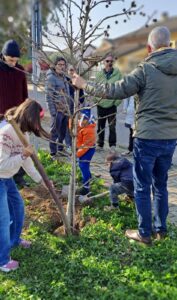 Cinque nuovi alberi grazie all’Orto dei Bimbi a Giarole