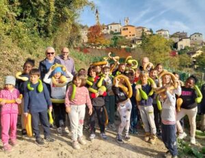 Primaria di Rosignano e Cella Monte in visita tra pietra e orti