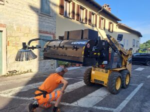 Rosignano, in prova la nuova spazzatrice per la pulizia di strade e frazioni